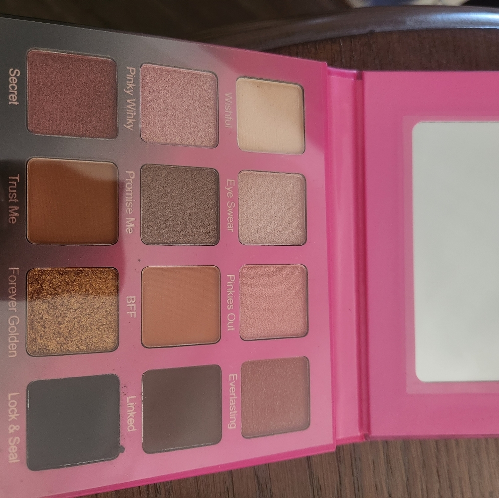 New Violet Voss Eyeshadow Pallette